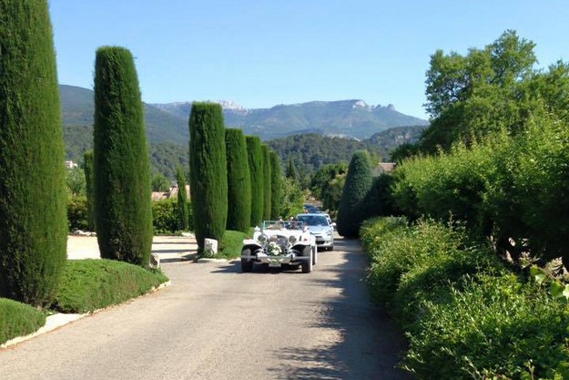 A remarkable arrival at the Villa Quélude
