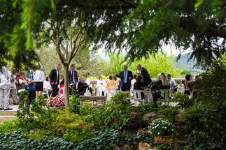 Notre salle de réception permet de vous rendre service et de vous recevoir pour vos fêtes, les banquets, les mariages